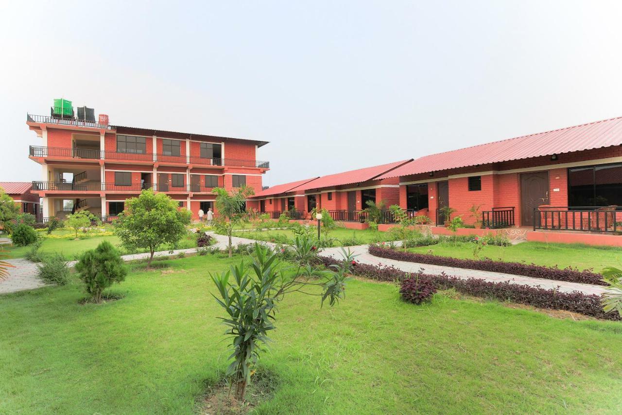 Vision Safari Pvt Ltd Ξενοδοχείο Sauraha Εξωτερικό φωτογραφία